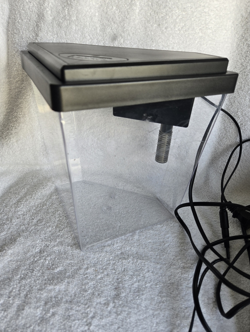 Small Triangular Aquarium - Picture 6 of 7